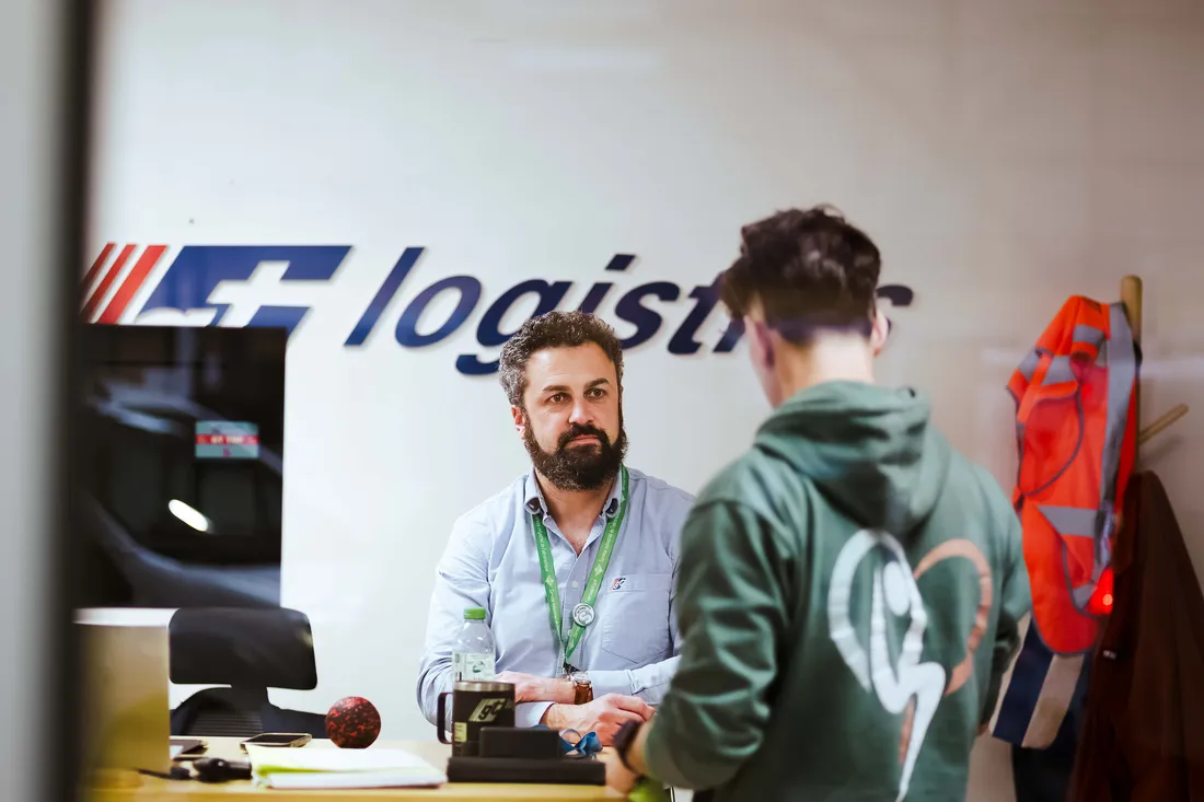 Entretien individuel avec un salarié sur le site GT Logistics
